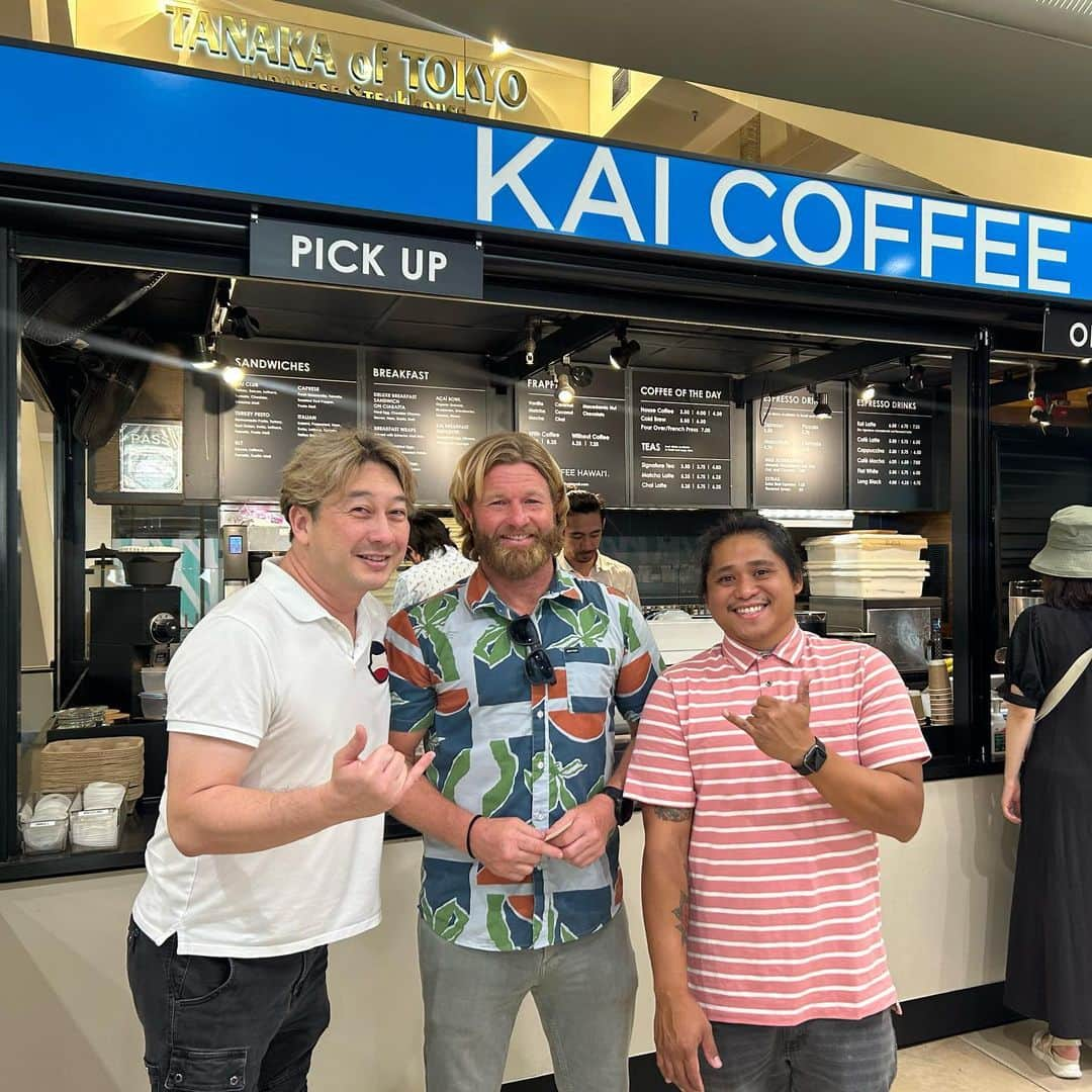 飯島寛子さんのインスタグラム写真 - (飯島寛子Instagram)「ワイキキの中心の憩いの場 @kaicoffeehawaii kiosk Kai latte 香ばしくて濃くがある！サンプルのサンドイッチもスィーツもめちゃ美味しいです！ @incurablepicure   #ハワイ　#ハワイ在住　#ハワイライフ　#今日のハワイ #カイコーヒーハワイ  #ハワイ最新情報」9月26日 15時44分 - hirokoiijima