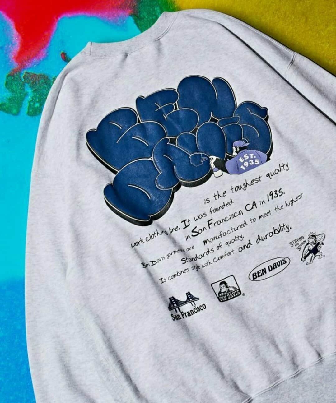 のインスタグラム：「-BEN DAVIS × FREAK'S STORE-  大人気の別注シリーズに新作のバックプリントスウェットが登場！ ロゴをトレンドのタギングデザインにアレンジした、インパクトのあるデザインです◎  BEN DAVIS ベンデイビス 別注 ビッグシルエット タギングロゴ バックプリント クルーネックスウェット【限定展開】 問い合わせ番号:1221264300023 価格:¥5,995(tax in) カラー:グレー/ブラック/グリーン/サックスブルー サイズ:S/M/L/XL  ▶︎画像をタップして商品情報をチェック！  ≪開催中のキャンペーン≫ 半年間10%OFFパスポートを抽選でプレゼント❗️ ▶詳細はTOPページ( @freaksstore_official )のURLからNewsをご覧ください。  #freaksstore #フリークスストア #freaksstore23fw #freaksstoreofficial #freaksstore_men」