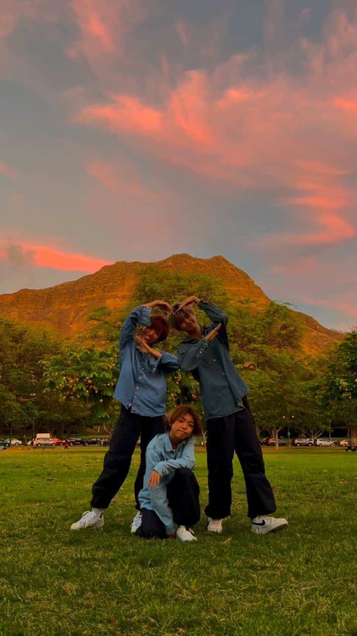 高沢悠子のインスタグラム：「7am/7pm 💙 @bts.bighitofficial @jungkook_bighitentertainment   #Crossingrain #XR #xr #boyband #Hawaii #Oahu #Aloha #Music #Japan #Honolulu #Hilo #Kpop #Jpop #rap #singing #dance #have #courage #and #be #kind #ありのまま #jungkook #seven #bts #sevendance」