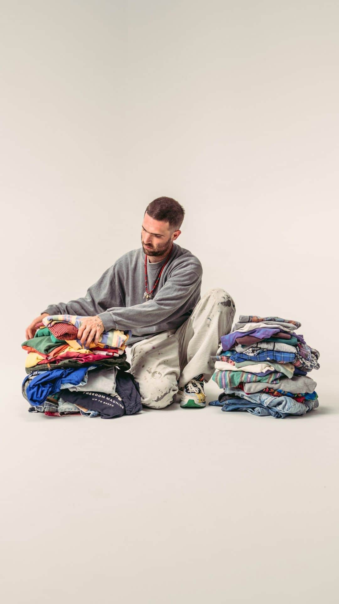 GAPのインスタグラム：「Now live: Vintage Gap x @sean_wotherspoon drop #2. Curated especially with fall and winter in mind, Sean selected pieces from his personal archive, his closet, and from his travels around the world. Think: well-worn sweatshirts and denim, anoraks, knits like you’ve never seen – and of course more stripeys . Shop it asap: 🔗 In bio📍 Times Square, NY 📍 The Grove, LA」