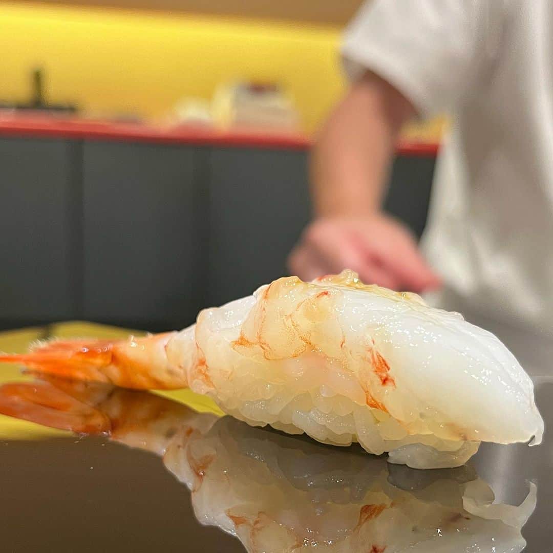 のインスタグラム：「牡丹海老  For reservation: 099.606.0013 Or Line ID 027126639  #sushikanda #sushi #japanesecuisine #sashimi #foodporn #aroi #aroiibkk #ginraidee #paigingun #wongnai #edtguide #bkkmenu #starvingtime #寿司神田 #寿司スタグラム #鮨 #寿司 #すし #バンコク寿司 #銀座グルメ #赤酢 #横井醸造」