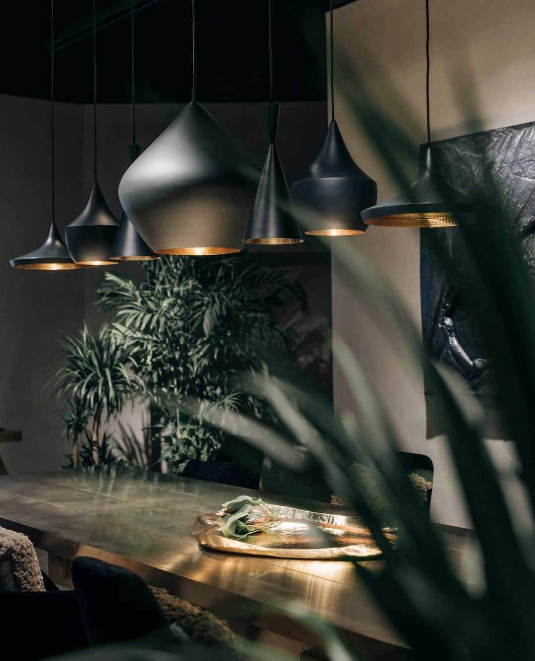 トム ディクソンのインスタグラム：「BEAT - one of the most recognised Tom Dixon silhouettes. ⁠ ⁠ These pendants are illuminated sculptures hand-made from spun brass. ⁠ ⁠ Available in 6 shapes in black, glossy white and brass.」