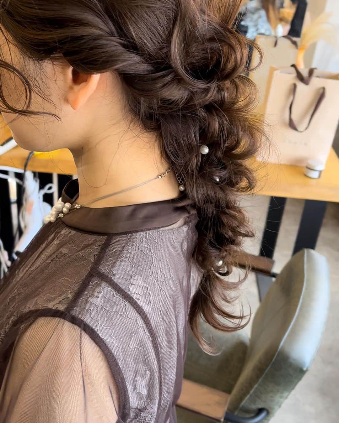 nico... DAISUKEのインスタグラム：「透明感color➕cut➕treatment ¥13750〜¥17050 double color¥14300〜¥23100 hair set¥4840 shampoo cut ¥3960  hair studio nico... Tel📞011-205-0595  札幌大通駅から徒歩🚶‍♂️5分以内 狸小路5丁目と6丁目の間  ピボォの隣Family Martを右に曲がり ２つ目の信号の角の三雄ビル8Ｆ  ＃スタイルチェンジ #髪質改善 ＃白髪染め ＃白髪ぼかし #札幌美容室 #大通り美容室 #ショートヘア #札幌カラー #札幌ブリーチ #韓国風 #インナーカラー #札幌ヘアアレンジ #札幌ヘアセット #札幌髪質改善 #札幌髪質改善トリートメント #札幌美容室 #札幌ショート  #ショートカット #髪質改善トリートメント ＃酸性ストレート #hair #髪質改善 #wolf cut #ウルフカット #ブリーチ #ウルフカット  #美容学生と繋がりたい  #balayage #北海道理容美容専門学校  #美容学生」