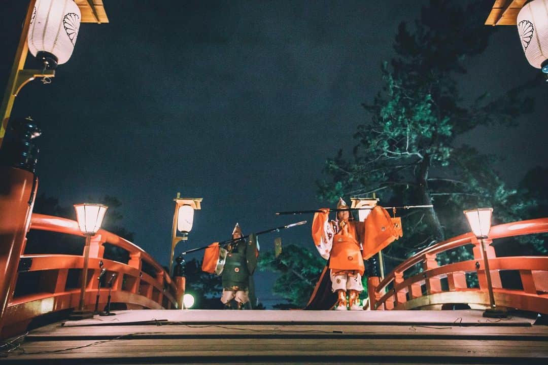 住吉大社 | sumiyoshitaishaさんのインスタグラム写真 - (住吉大社 | sumiyoshitaishaInstagram)「【観月祭】 中秋の名月の日に行われる住吉大社の特殊神事です。  日時　9月29日　18時 場所　第一本宮、反橋  #sumiyoshitaisha #osaka #japan #nationaltreasure #osakasightseeing #sightseeing #japantrip #osakatrip #shrine #住吉大社 #神社 #国宝 #燈籠 #日本 #大阪 #大阪観光 #travel #beautiful#japaneseculture #koi #coloredcarp #carp #錦鯉 #反橋 #橋 #embroidery#観月祭#中秋の名月#お月見」9月26日 17時00分 - sumiyoshitaisha_shrine