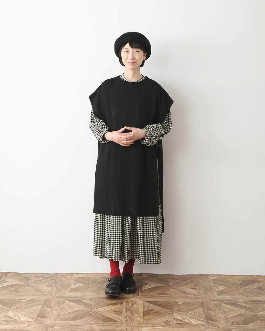 ナチュランさんのインスタグラム写真 - (ナチュランInstagram)「【 暮らしの服 】重ねるだけですぐおしゃれ - ベストの季節到来♪  ・  秋冬コーデの必需品『ベスト』。  シンプルなコーディネートに一枚重ねるだけで おしゃれ感がグッとアップするので、 レイヤードコーデが苦手な方にも気軽に挑戦していただけるアイテムです。  暮らしの服では、そんな季節のマストアイテムをプチプライスでご紹介。  ぜひこの機会にお迎えしてみてはいかがでしょうか。  モデル身長：158cm  -----------------------------  🦔COORDINATE 01  ■BLISS BUNCH ラムナイロン2WAY肩落ちワイドベスト ¥6,600 杢モカ[ 注文番号：SES-4A83-3288-E ]  ・  🦔COORDINATE 02  ■amitie ポリッシュベスト ¥4,290 アイボリー[ 注文番号：FRL-4A83-3114-A ]  ・  🦔COORDINATE 03  ■m.n ウール混ニットロングベスト ¥3,850 ブラック[ 注文番号：AUB-4A83-3012-A ]  ・  🦔COORDINATE 04  ■unii ドットジャガードドルマンニットベスト ¥6,490 ブラック[ 注文番号：PUL-4A83-3256-A ]  -----------------------------  ▶️商品詳細やお買い物は写真のタグをタップ またはプロフィール（@natulan_official）から 「ナチュラン」のサイトにアクセスして 注文番号や商品名を検索してみてくださいね。  #lifewear #fashion #natulan #今日のコーデ #コーディネート #ファッション #ナチュラル #ナチュラン #日々の暮らし #暮らしを楽しむ #シンプルライフ #デイリーコーデ #プチプラコーデ #大人のプチプラ #大人カジュアルコーデ #大人服 #おしゃれな人と繋がりたい #ベスト #ベストコーデ #重ね着 #着回しコーデ #ニットベスト #ロングベスト #ドット #秋コーデ #natulan_official.」9月26日 16時36分 - natulan_official