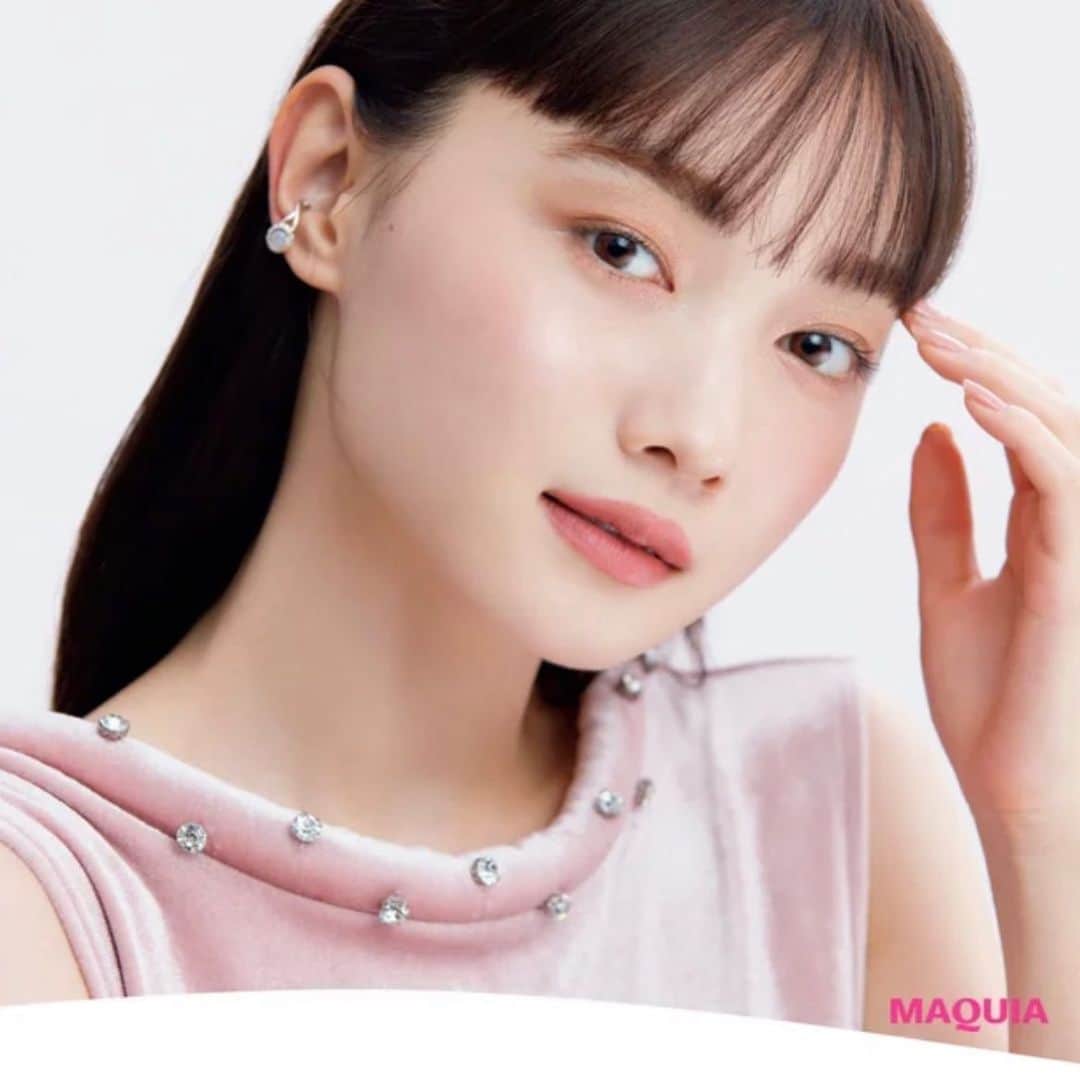 新野尾七奈さんのインスタグラム写真 - (新野尾七奈Instagram)「MAQUIA10月号🤍 現在発売中の11月号にも出演してます⭐️ 是非ご覧下さい♡  photographer @sannomiyamotofumi  hairmake @kyoheisasamoto  stylist @masacott__  lighter 風間裕美子さん 小嶋明恵さん editing 横山由佳さん 犬塚慧子さん  ありがとうございました❣️」9月26日 20時00分 - nanagirl7