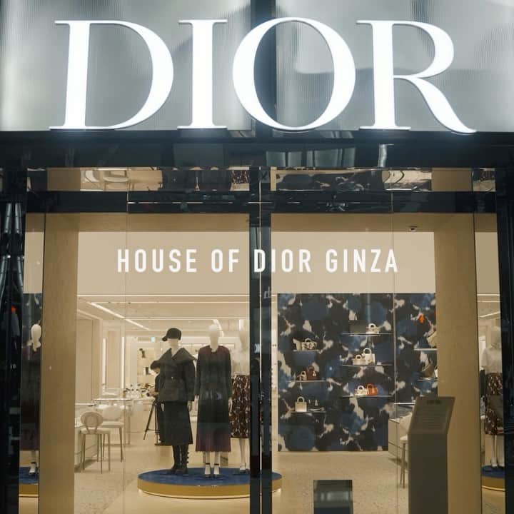 横浜流星のインスタグラム：「ディオール メゾンの旗艦店「ハウス オブ ディオール ギンザ」で 現代アートとメゾンのアイコンを堪能してきました！  #Dior #HOUSEOFDIORGINZA #SUPPORTEDBYDIOR #ディオールファインジュエリー #ディオールタイムピーシズ #PR @dior」