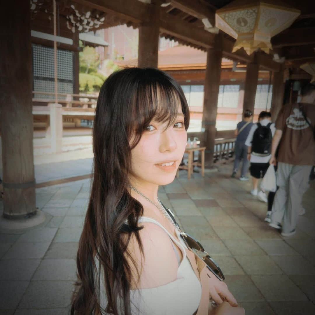 ぬーんのインスタグラム：「⛩️✨ . . . .  .  #kyoto #kiyomizudera #nature #otera  #portrait #japan #japanese #girl #셀카 #셀스타그램 #올블랙코디 #올블랙패션 #무채색코디 #공주병 #自拍 #点攒 #网红#code  #lovely #y2k #y2kfashion #love #攝影 #人像攝影」