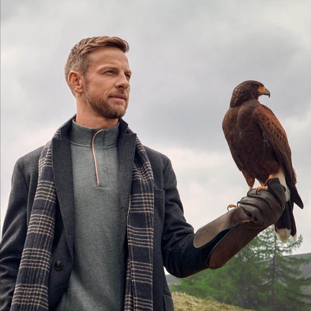 ハケットのインスタグラム：「@jensonbutton pairs our classic single-breasted wool cashmere blend overcoat and Italian wool check scarf.  #HackettLondon #HowToHackett  Photographer: @charliegraystudio  Creative Agency: @dentsucreative.es  Make-up: @petransellge  Stylist: David Bradshaw」