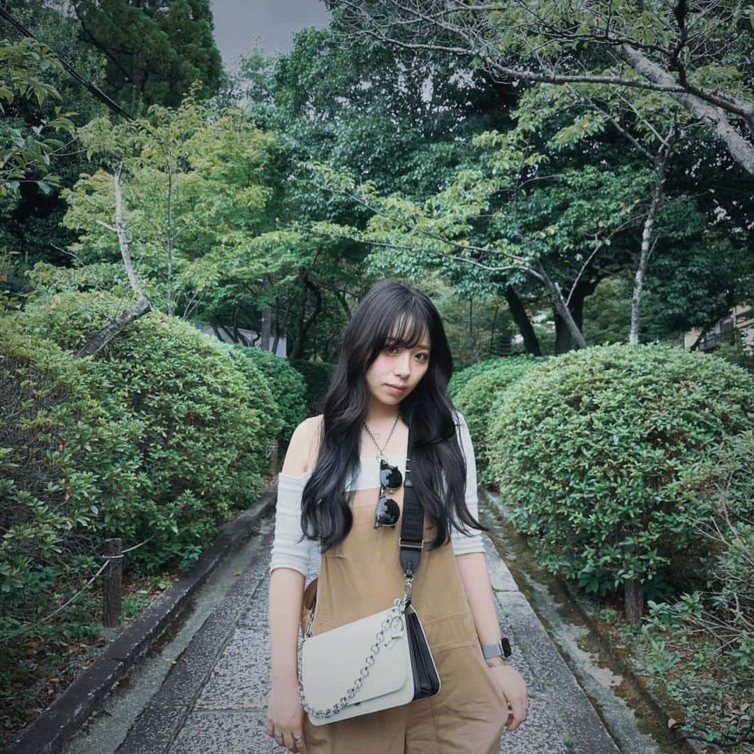 ぬーんさんのインスタグラム写真 - (ぬーんInstagram)「🌳🍃 . . . .  .  #kyoto #kiyomizudera #nature #otera  #portrait #japan #japanese #girl #셀카 #셀스타그램 #올블랙코디 #올블랙패션 #무채색코디 #공주병 #自拍 #点攒 #网红#code  #lovely #y2k #y2kfashion #love #攝影 #人像攝影」9月26日 22時10分 - yukino_snow1211