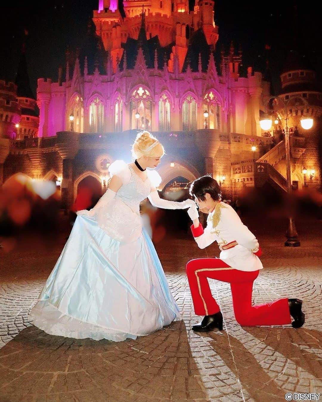 山崎はるかのインスタグラム：「Cinderella👠 💙 🕛シンデレラ 夜景バージョン🏙🌙 . . . 〝ふるえるこの胸 初めて知る恋  愛する幸せ〟 .  #ディズニー仮装2023  #Dハロ仮装2023  王子👑友人Kちゃん」