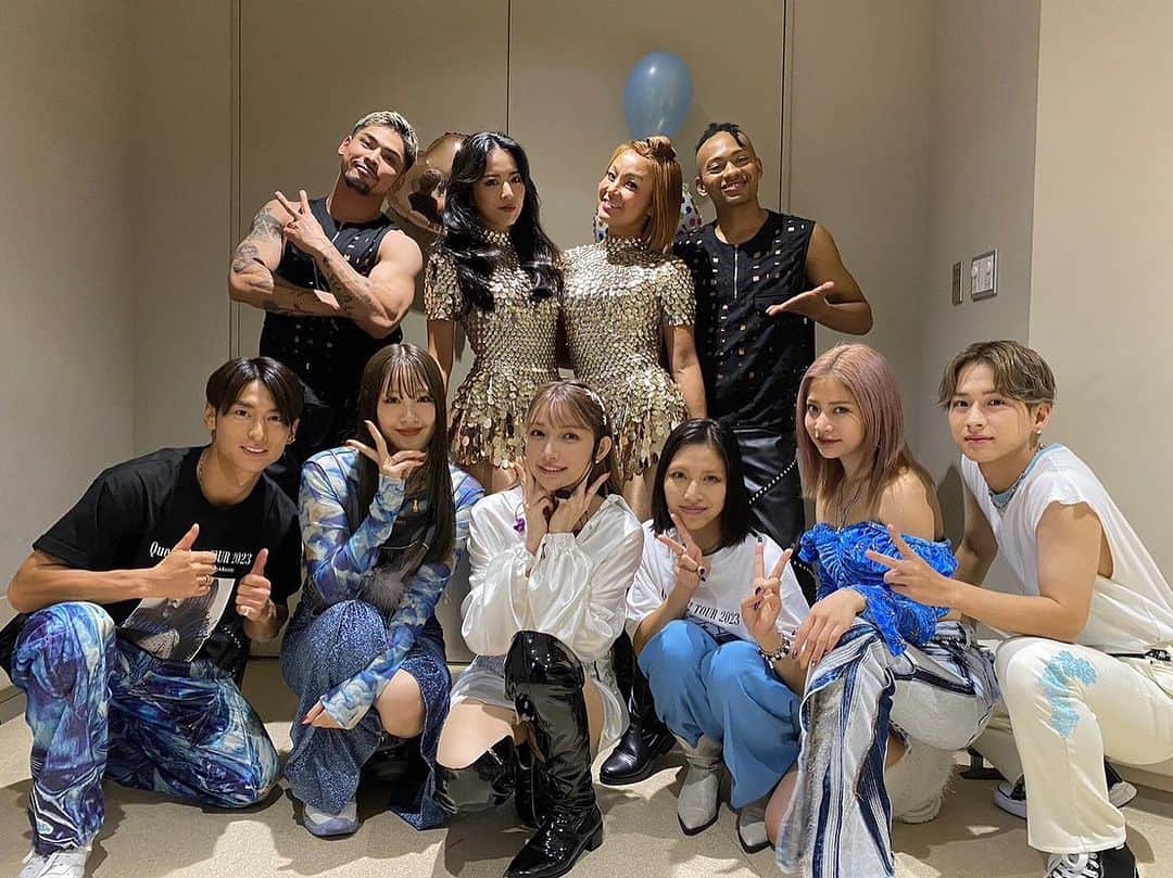 Nazukiのインスタグラム：「🐝後藤真希2023 Liveツアー🐝  改めて、ツアーに参加できて、 自分のダンススキルを現役時代のように奮いたたせられました🔥  1曲1曲の歌詞とダンスをあらゆるジャンルで表現しました💛  1番は、Believeという曲でソロでこんテンポラリーダンスをしたのが私の中で貴重だったな🎁  そして、あのミリオンソング モー娘の LOVE マシーンが 故　夏まゆみさんの振り付けで踊れたのも、幸せでした🩷  ほんとにマキちゃんの歌唱力とダンスには圧巻でした🥹  関係者の皆さま、そして、ファンの方、昔から知ってくれていて、ほんとに嬉しくて力になりました⭐️  ありがとうございます💕  #後藤真希　#queenbeetour #qbツアー  #バックダンス #ライブ　#live #nazuki #ダンス　#ダンサー」