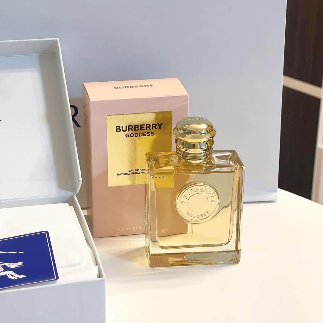 小瀬黎奈のインスタグラム：「present♡ Sweet and elegant scent 🫧✨」