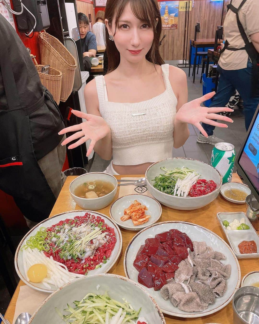 サーシャ菜美のインスタグラム：「ユッケꪔ̤̥‎🍖 #旅行 #韓国旅行 #旅行vlog #귀여워」