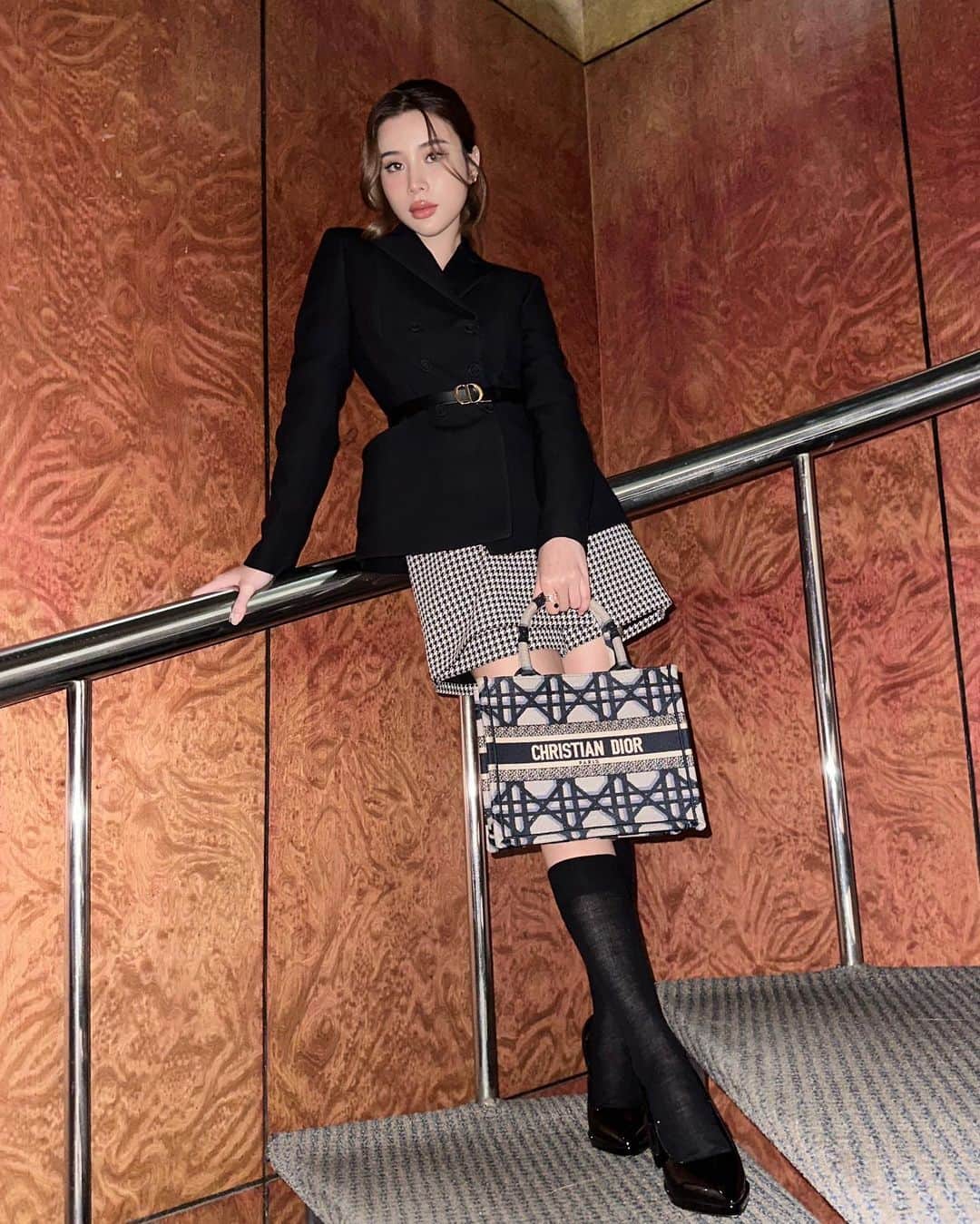 Supassaraさんのインスタグラム写真 - (SupassaraInstagram)「Stay tuned for the #DiorSS24 show today at 3PM CET / 8PM BKK time 🖤  @Dior @Mariagraziachiuri」9月26日 17時05分 - supassra_sp