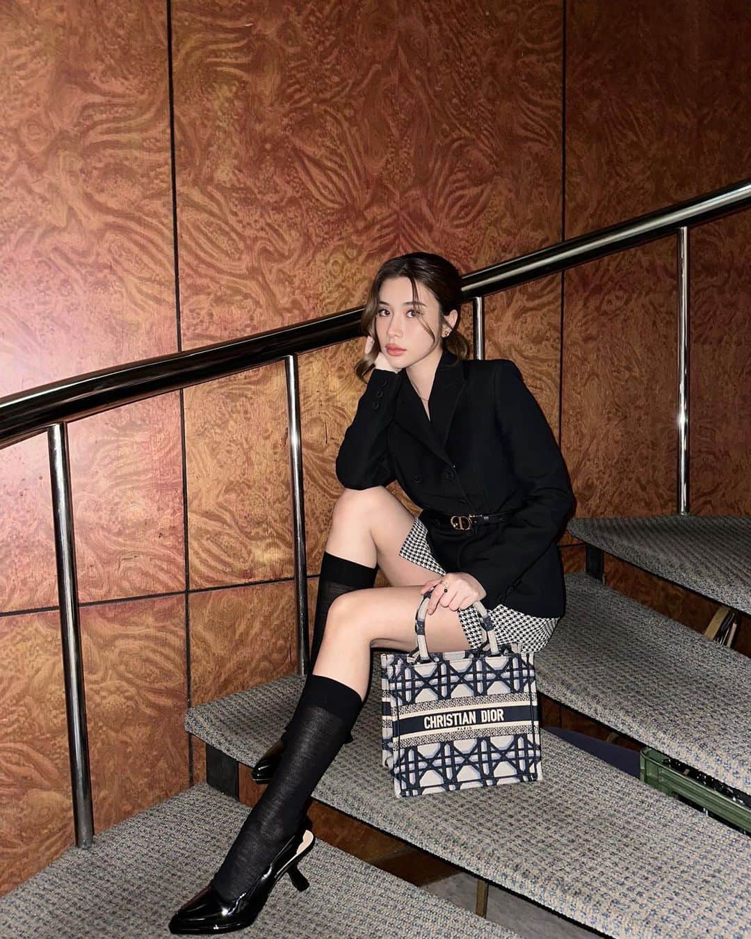 のインスタグラム：「Stay tuned for the #DiorSS24 show today at 3PM CET / 8PM BKK time 🖤  @Dior @Mariagraziachiuri」