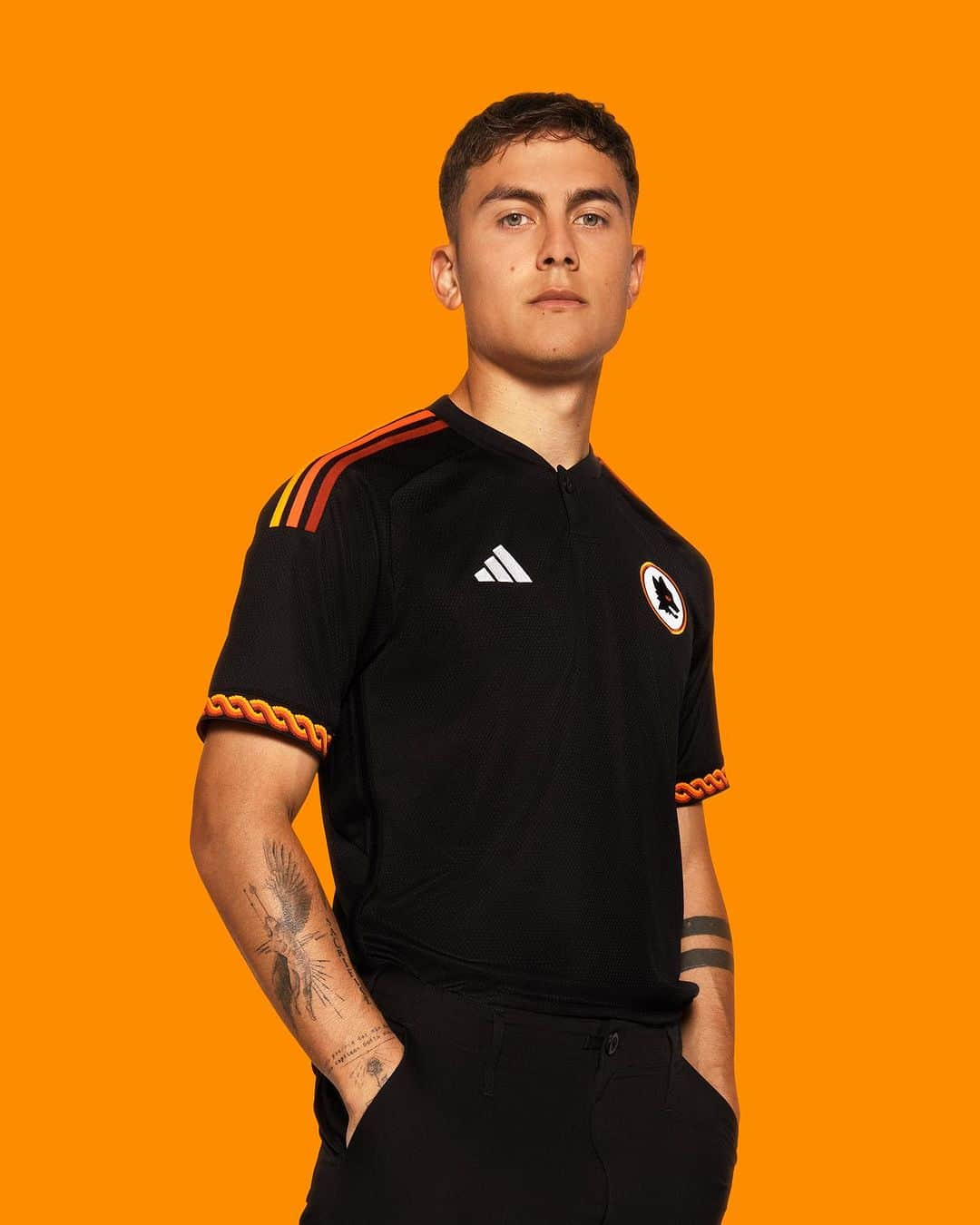 パウロ・ディバラさんのインスタグラム写真 - (パウロ・ディバラInstagram)「Playing for the Eternal Future 🐺🟡🔴 @officialasroma x @adidasita  @adidasfootball」9月26日 16時59分 - paulodybala