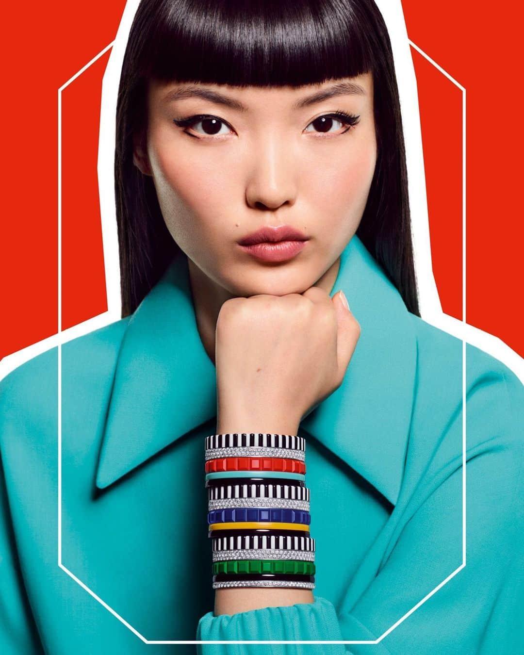 ブシュロンのインスタグラム：「PUISSANCE QUATRE⁣ These cuffs offer a colorful, ultra-innovative reinterpretation of the codes of the Quatre collection. On the one hand, vivid resin colors punctuate these bracelets. On the other, aluminum, an ultra-lightweight material rarely used in jewelry because of its extremely complex setting. A perfect demonstration of the Maison's savoir-faire.⁣ ⁣ #BoucheronInnovation ⁣」