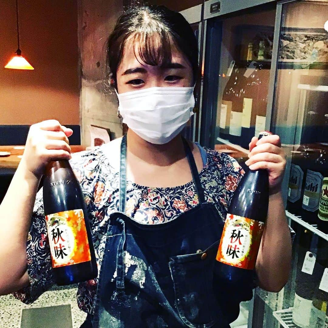 池袋寅箱さんのインスタグラム写真 - (池袋寅箱Instagram)「池袋寅箱の女将、キョウカが本日と30日をもって卒業となります。  写真は2年前  ご存知の方、そうでない方も、今のキョウカを見納めに来てくださいねー！  本日も美味い酒、料理ご用意してお待ちして〼！  #池袋寅箱#池袋トラバコ#新宿寅箱#新宿トラバコ#池袋ジビエ#池袋鰻#池袋ウナギ#池袋日本酒#池袋ワイン#池袋クラフトビール#池袋居酒屋#東京ジビエ#東京鰻#東京ウナギ#東京うなぎ#都内ウナギ#都内居酒屋#都内ジビエ#都内日本酒#都内ワイン#都内クラフトビール#ジビエ#ウナギ#クラフトビール#日本酒#居酒屋#写真は2年前 #乾杯をもっとおいしく」9月26日 17時01分 - ikebukurotorabako