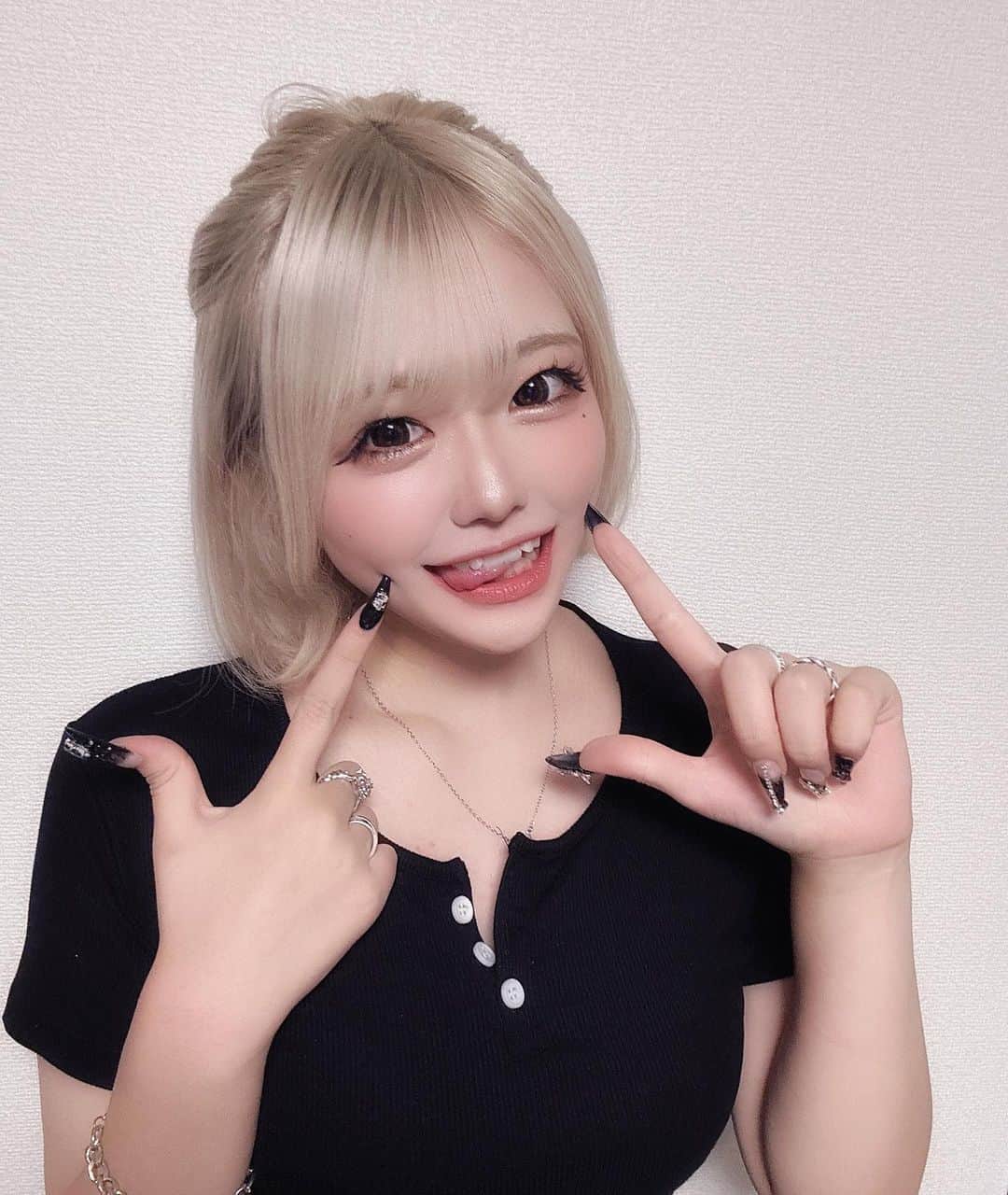 雨宮みるきさんのインスタグラム写真 - (雨宮みるきInstagram)「みるきポーズ‪‪❤︎‬ これみるのポーズだから覚えてね💕︎」9月26日 17時02分 - __milky_berry__