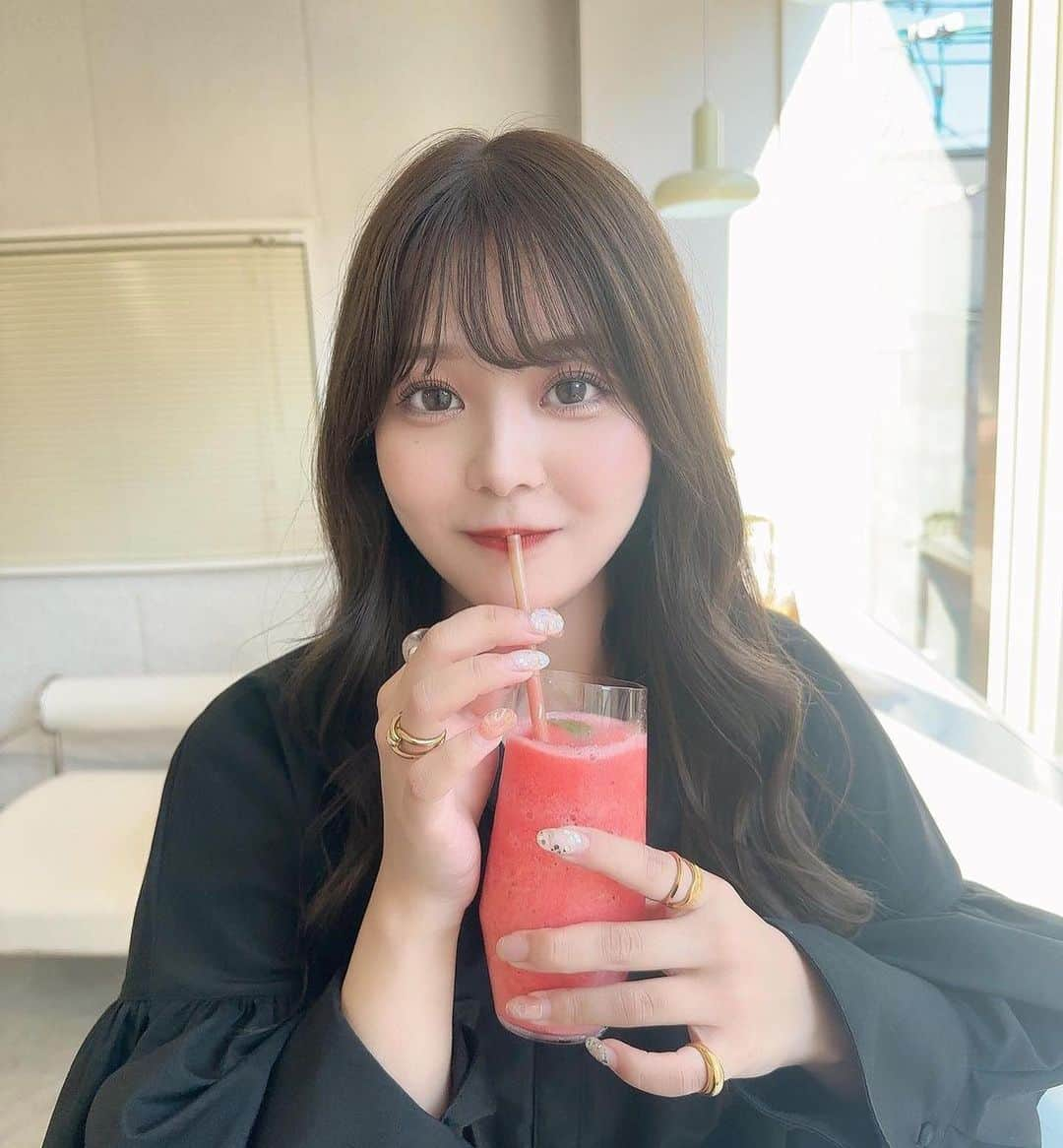 美女美容事情さんのインスタグラム写真 - (美女美容事情Instagram)「《スムージーと美女🍹🍓》⁠ *⠀⠀⠀⠀⠀⠀⁠⠀⁠⠀⁠⠀⁠⠀⁠ 今回ご紹介させて頂きますのは!!👀❤️⁠⠀⁠⠀⁠⠀⁠⠀⁠ 𝗮𝘆𝘂さん< @______ayu__ > の素敵なお写真📸⠀⁠⠀⁠⠀⁠ *⠀⁠ オシャレなロングヘアが可愛いですね😍💖 透き通るほどの透明感で美しいですね❣️✨⠀⠀⠀⁠⠀⁠⠀⁠⠀⁠⠀⁠ *⠀⁠⠀⁠⠀⁠⠀⁠⠀⁠ 𝗮𝘆𝘂さん< @______ayu__ > 素敵な投稿をありがとうございました☺️📸✨⠀⁠ 𝗮𝘆𝘂さんのアカウントには他にも素晴らしい投稿が沢山ありますので是非覗いてみてくださいね💁‍♀️💙⁠ ⁠ ⠀⠀⁠⠀⁠⠀⁠⠀⁠ △▼△▼△▼△▼△▼△▼△▼△▼△▼ ⁠⠀⁠⠀⁠⠀⁠ ❤️🧡💛「ビジョビ (美女美容事情)」💚💙💜⠀⠀⠀⠀⠀⠀⠀⠀⠀⠀⠀⠀⠀⠀⁠⠀⁠⠀⁠⠀⁠⠀⁠⠀⁠ 👇掲載ご希望の方は👇⠀⠀⠀⠀⠀⠀⠀⠀⠀⠀⠀⠀⠀⠀⠀⁠⠀⁠⠀⁠⠀⁠⠀⁠⠀⁠ @b_b_j.jタグ付けと🖤 #ビジョビ ⁠⠀⁠ 🖤タグ付けお願いします⠀⠀⠀⠀⠀⠀⠀⠀⠀⠀⠀⠀⠀⠀⠀⁠⠀⁠⠀⁠⠀⁠⠀⁠⠀⁠ △▼△▼△▼△▼△▼△▼△▼△▼△▼ ⁠⠀⁠ #美女#美人#ヘアスタイル #ロングヘア#カフェ#カフェ巡り #インスタ美人#インスタ美女」9月26日 17時03分 - b_b_j.j