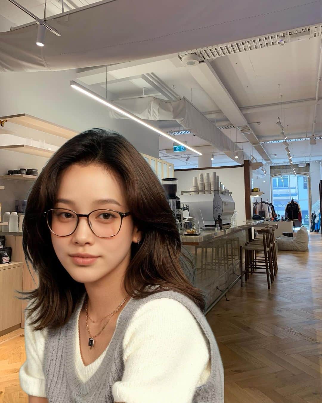 nanaさんのインスタグラム写真 - (nanaInstagram)「흠… 합성까지 해봐도 왜 미쿡 느낌 없는건디 두시간 내게 주어진 시간을 까먹고 남자버전은 못해봤오 (친구들 한테 사진 보내라고 단톡 보냈는데… ㅋㅋ 하는데 40분 걸리옴) #EPIK」9月26日 17時14分 - luv__ribbon