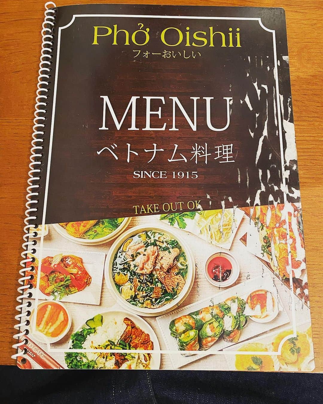 神宮司治さんのインスタグラム写真 - (神宮司治Instagram)「武道館ライブが終わったら、食べたくなってしまった🍜 なので早速行ってきました！！ 久しぶりにフォンさんとも会えて嬉しかったな〜。 懐かしのこの味、めちゃくちゃ美味しかった😊 また食べに行きたいですね🍙 #deanfujioka  #武道館 #フォーおいしい  #ディーンスペシャル #神宮司治 #ドラム #レミオロメン」9月26日 17時07分 - ojro_men