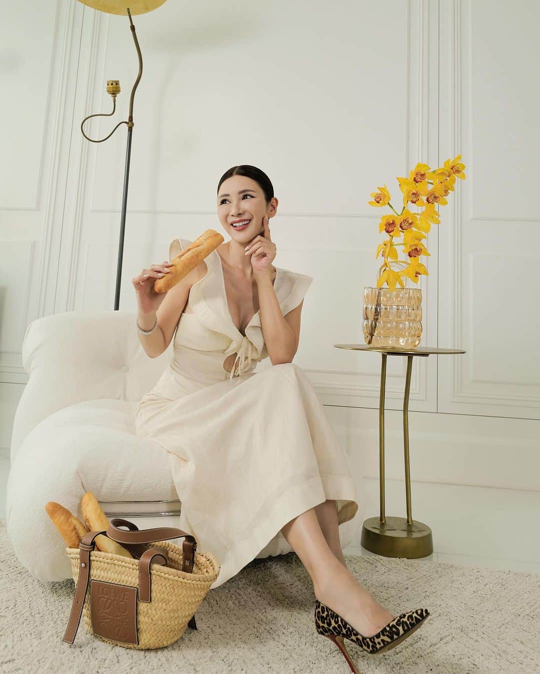 ジェイミー・チュアのインスタグラム：「🥖 Linen dresses & baguette days in Paris soon.」