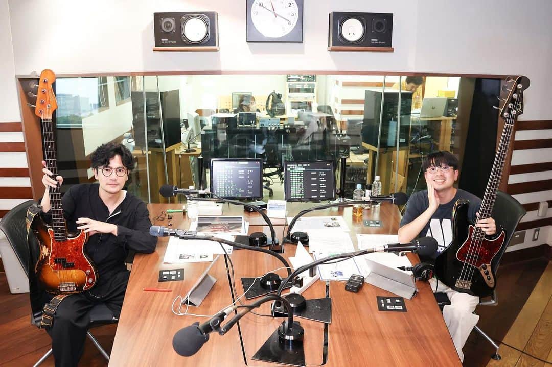 ハマ・オカモトのインスタグラム：「📻 THE TRAD 今日は店長と副店長の日。  吾郎さんの  "ゴーストノート！わかった！ ゴーストノート！"  が今日のハイライトでした🤝」