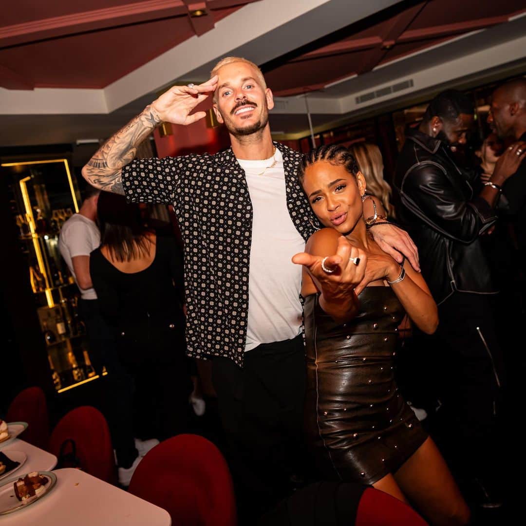 のインスタグラム：「Today we celebrate another year around the sun! It’s our Birthday!!! Couldn’t be happier to celebrate this day with my ride or die ❤️‍🔥 @mattpokora #ItsMyBirthday #TwinFlame  🎂 @jeffreycagnes 🍝 @giusetrattoria 📸 @pixelinephoto  Thank you for planning us a special birthday surprise! @kikslaser」