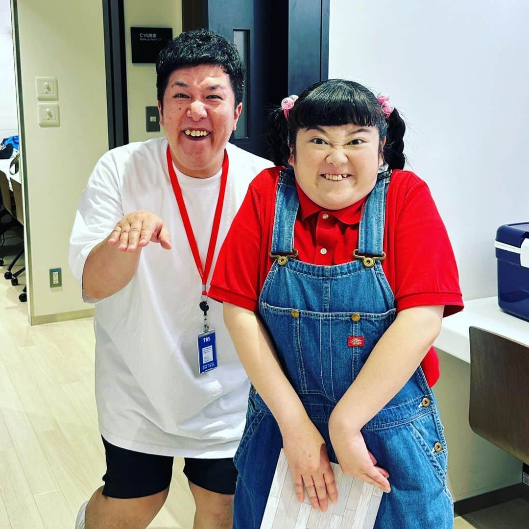 有吉弘行のインスタグラム：「芸能人と仕事したいのに 今日も芸能人はいないようです。」
