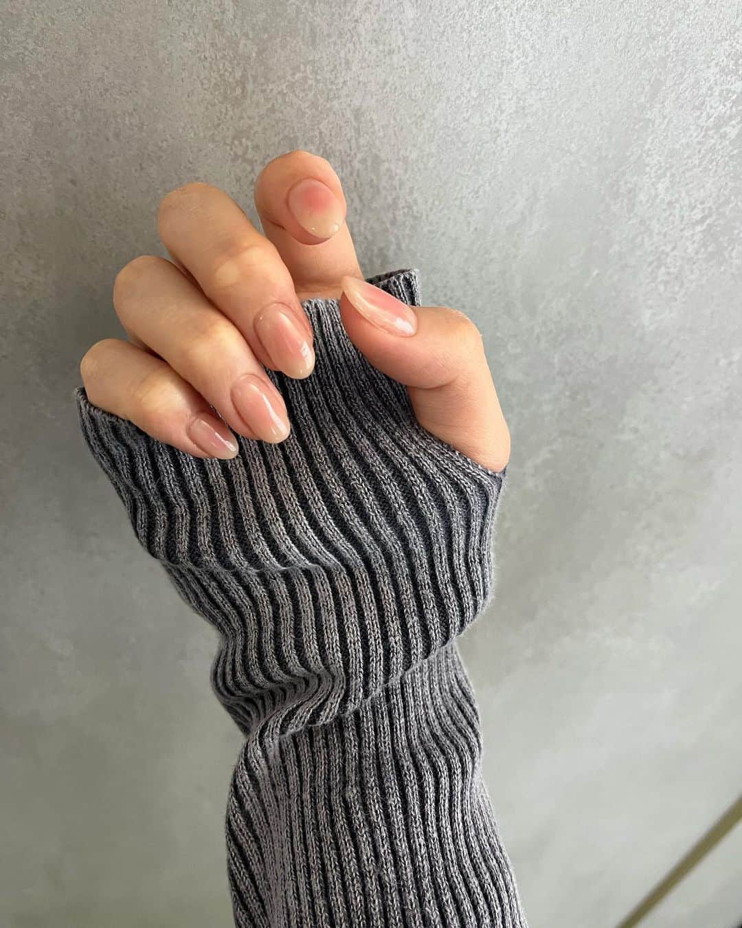 さやのインスタグラム：「𝘤𝘩𝘦𝘦𝘬💅🏻」