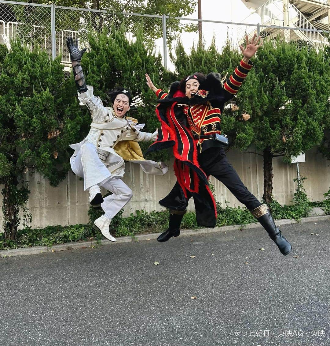 池田匡志のインスタグラム：「良き友人🤝👑 #王様戦隊キングオージャー  #ギラジェラ」