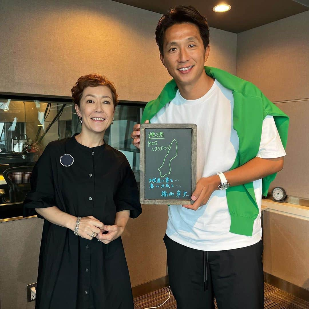 福西崇史さんのインスタグラム写真 - (福西崇史Instagram)「. J-WAVE 「GOOD NEIGHBORS」に出演してきました〜🎵 @good_813jwave  . クリス智子 @chris_tomoko さんの優しい雰囲気の中、 第2回 種子島BIG visionについて話させていただきました😊✨ @tanegashima_big_vision  . ありがとうございました😊 . #種子島 #bigvision #jwave #goodneighbors #クリス智子 #soccer #スポーツ #radio #radiko」9月26日 17時37分 - takashi_fukunishi