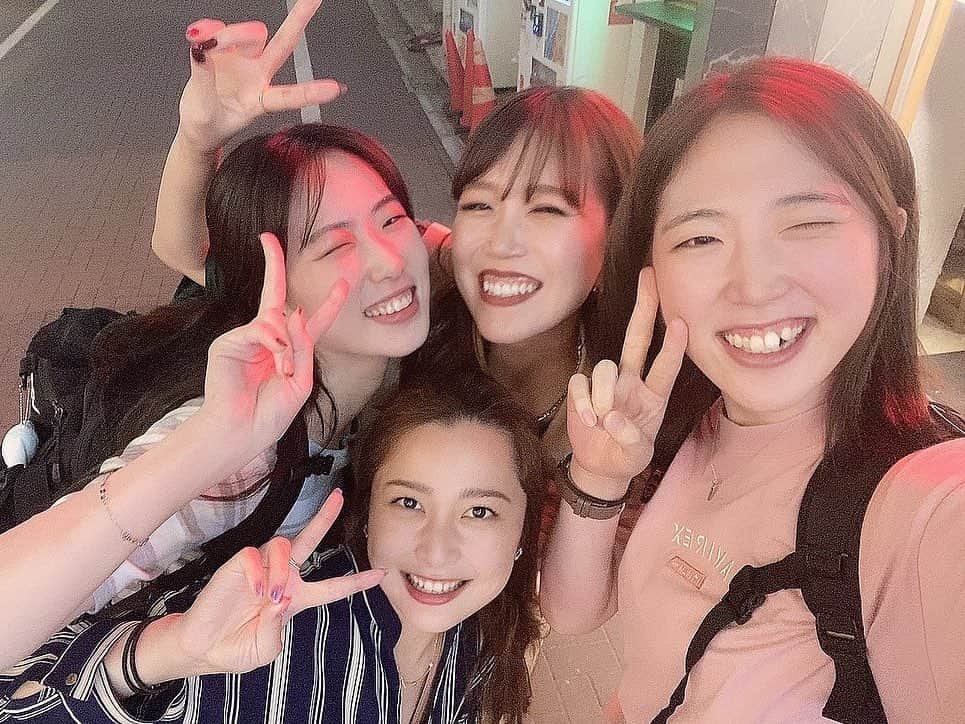野村明日香のインスタグラム：「⁡ ⁡ 妹ちゃん達もう何年も会ってなくてすっごい久々だったけど 何年空いても楽しいもんは楽しいし 盛り上がれちゃうとこすき✌🏻✌🏻✌🏻 九文愛だあ！！！！！💛🖤」