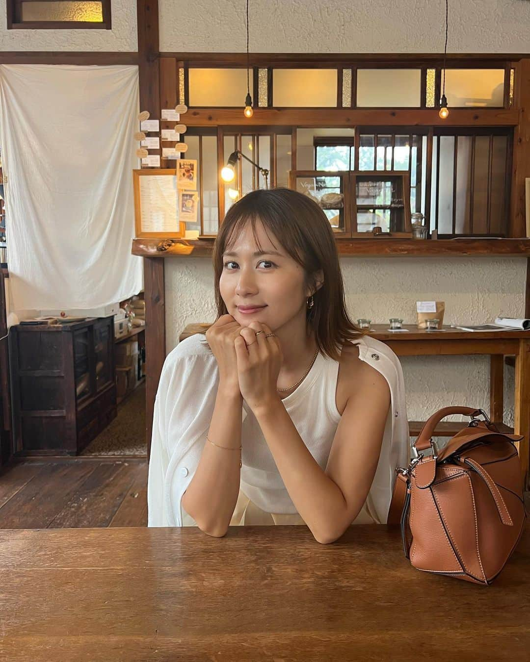 安藤絵里菜さんのインスタグラム写真 - (安藤絵里菜Instagram)「・ 日光で見つけたクレープとコーヒーの美味しいお店☕️ 古民家系のcafe🌿  東照宮出てすぐのところ。  親友といる時の私は大体こんな顔してる😂  #栃木#栃木カフェ#日光#日光カフェ#クレープ#スイーツ#古民家カフェ」9月26日 17時41分 - andoerina_official