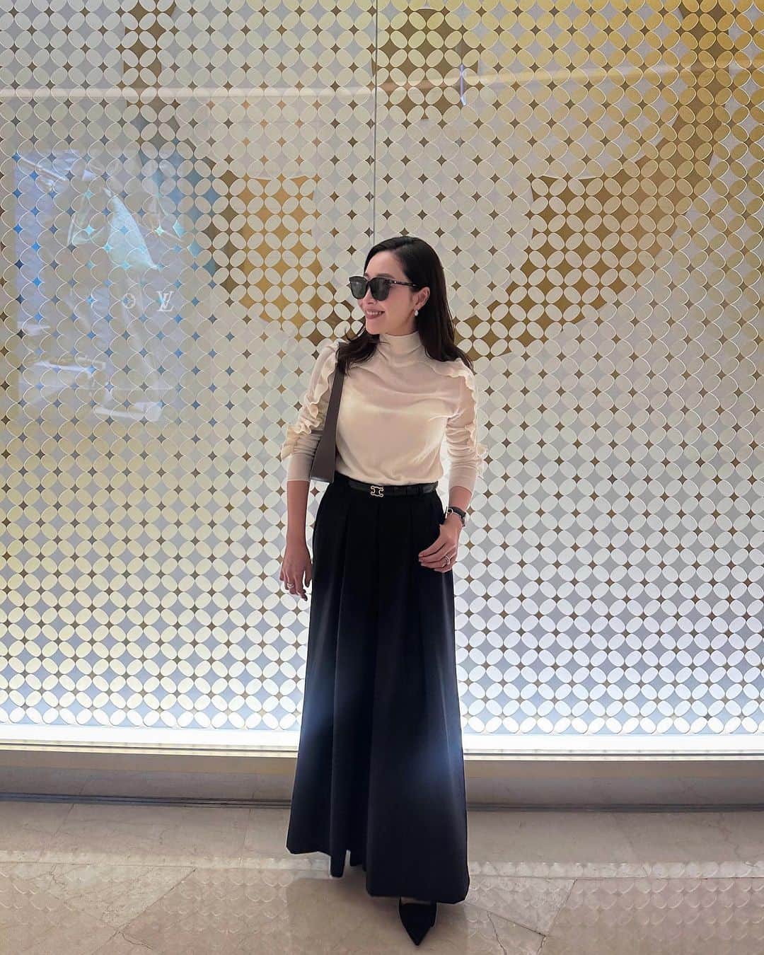 yonfa0823のインスタグラム：「この日はタートルにジレ合わせのコーデを 行くとこ行くとこで褒めて頂き どこのブランドかも聞いて頂きました✨嬉  ボトムもYONFAだったので 全身そのまま買いたいって😭🥹  ご縁を頂いた皆様も様々なコーディネートに プラスして楽しんで頂けたら嬉しいです☺️❤️ . . . .」