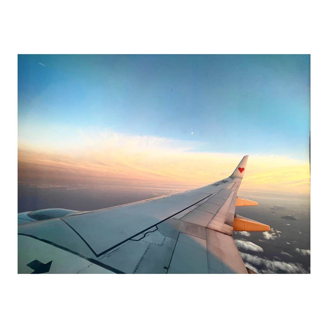 杜野まこさんのインスタグラム写真 - (杜野まこInstagram)「空の旅　好き♡  #空 #sky #飛行機 #✈️」9月26日 17時44分 - makomorino