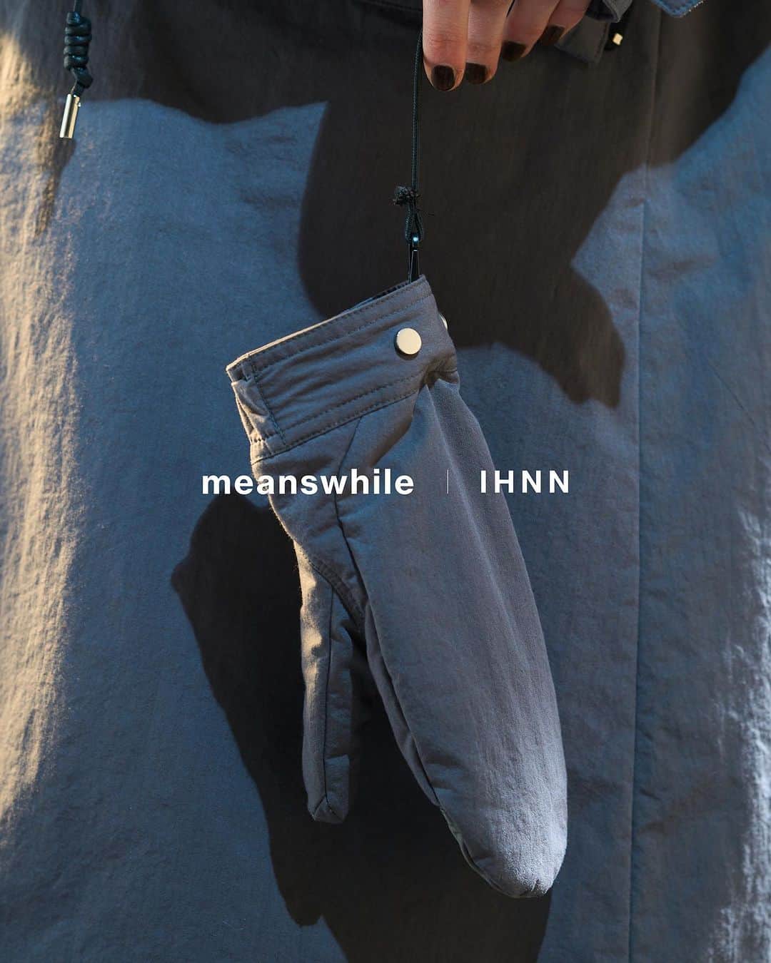 ミーンズワイルのインスタグラム：「meanswhile × IHNN Capsule Collection  レディースブランドIHNNとのコラボレーションウェアを発売します。 ブランドとしてはじめてのウィメンズアイテムを製作しました。 Our collaboration with womenswear brand IHNN is now for sale.   meanswhile の「日常着である以上、服は衣装ではなく道具である」というコンセプトと、IHNNの「パーソナリティを際立たせる」スタイルを組み合わせて、人々が自分自身を表現する「パーソナリティの工具」というアイデアを中心に据えたカプセルコレクション。 Our first time creating women’s pieces, our philosophy of “clothing as a tool of daily wear” and IHNN’s concept of clothing that “brings out your personality” combines to inform a collection under the idea of “tools of personality,” allowing wearers to freely express themselves.  3D Creator Lee Jaeyong @im__here.jp」
