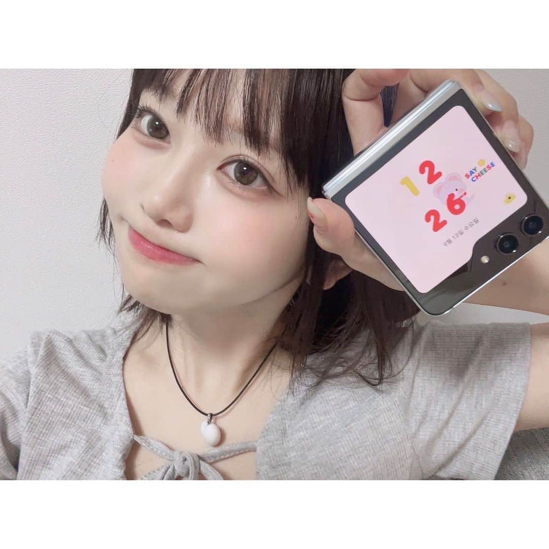 のインスタグラム：「Galaxy Themesを使って、ディスプレイを可愛くしてみた👶🏻  簡単に自分の好きなディスプレイに変えられるし、色んなテーマが体験版で試せるから、自分だけの可愛いテーマにもできて楽しい！ ちせのテーマどう？🧀  #TeamGalaxy #GalaxyZFlip5 #withGalaxy #Galaxyのある生活 #JoinTheFlipSide #PR」
