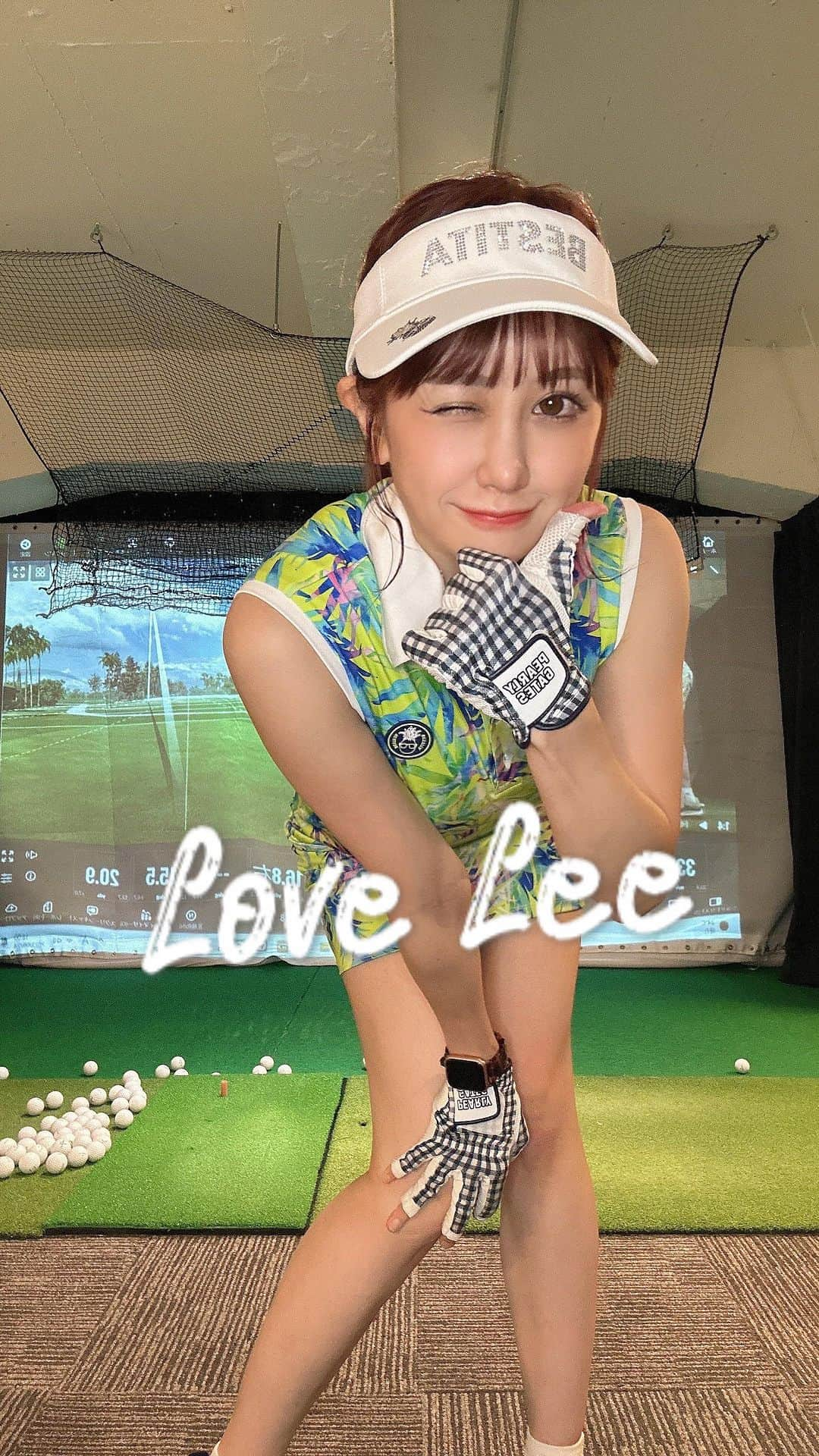 日向カンナのインスタグラム：「最後まで観てね⛳️2回目のゴルフレッスンの後…やっぱり踊っちゃいました! ドライバーのスイングがだいぶ良くなった気がします🥹✨✨右肩下げて、インサイドアウトスイング！！ ハッピーに踊って〜息を整えて〜集中からのスイング⛳️✨ どうかな？？？  #reelsinstagram  #원스  #데일리패션 #lovelee  #japanesegirl #japan #japanese #fyp  #ダンス #dance #kpop #kpopdance #ダンサー  #笑顔が一番  #ダンス動画  #ゴルフ #ゴルフ女子 #ゴルフコーデ #ゴルフ好きな人と繋がりたい #ゴルフ初心者 #ゴルフスイング #ゴルフ練習 #ゴルフ好き #ゴルフウェア #golf #golfswing #golfshot #スポーツ女子」