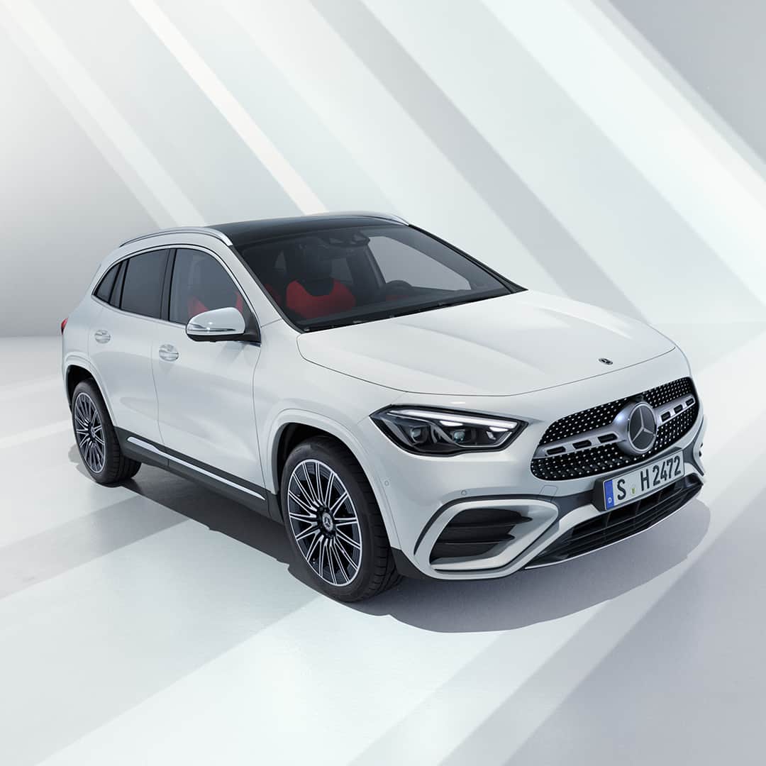 メルセデスベンツさんのインスタグラム写真 - (メルセデスベンツInstagram)「【 Mercedes-Benz Week】Day 2 5つの新型モデルが登場する特別な1週間。 本日は新型GLAを発表。  新デザインの装備がスポーティな印象を際立たせるエクステリアと、ゆとりある空間に上質なマテリアルを採用したインテリア。  詳しい車種情報はストーリーズをチェック。 @mercdesbenzjapan  #MercedesBenz #GLA #メルセデスベンツ」9月26日 18時02分 - mercedesbenzjapan