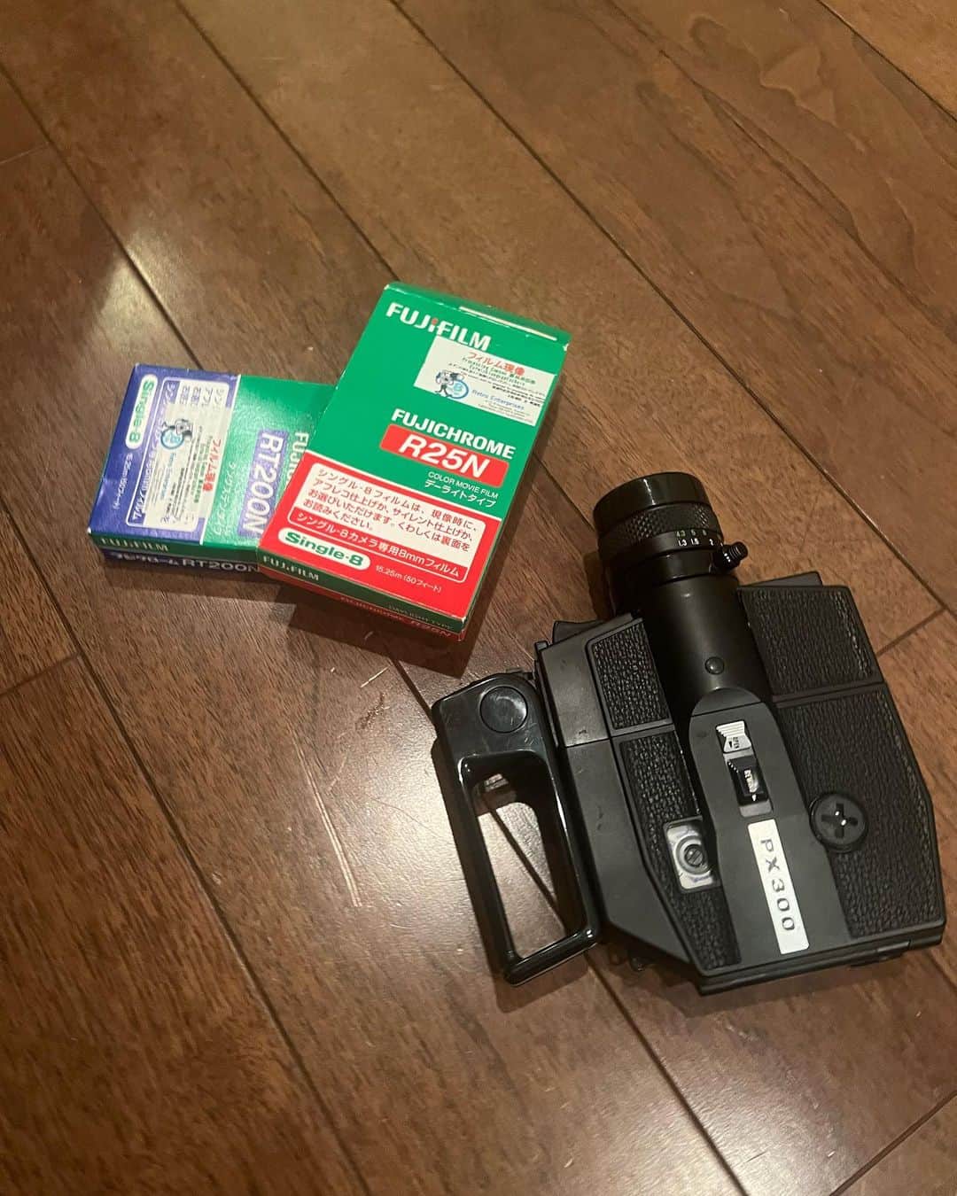 SEN（三辻茜）さんのインスタグラム写真 - (SEN（三辻茜）Instagram)「With my old new toy - 8mm film camera♥️  There are only a few places left on the planet that can develop and scan 8mm film to digital (luckily one is in Tokyo)!   I get the same excitement jitters as when I develop a roll of still film because no matter how many times I do it I always suspect that something has gone wrong and it’s just an empty canister.  I get if it seems crazy to pay extra for something that’s lower quality and less consistent and it kind of is. But the experience is also completely different. Each to their own🕺」9月26日 18時04分 - sen_mitsuji_official