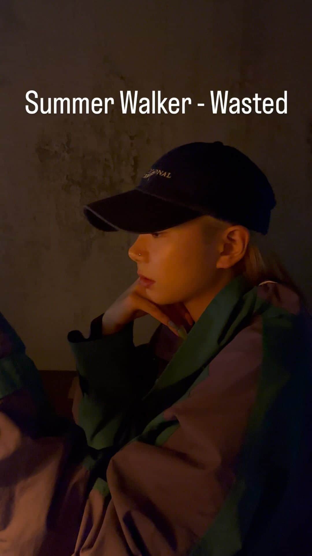 Hannahのインスタグラム：「위슥히 러프라이브 #1 😂 Summer Walker - Wasted」