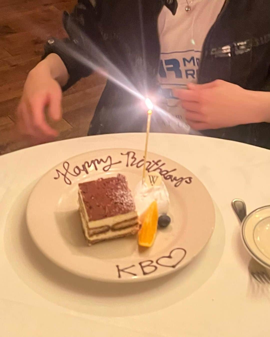 キー さんのインスタグラム写真 - (キー Instagram)「Good & Great 는 생일축하로 마무리 했네요! 앨범과 생일을 축하해주신 모든 분들 감사합니다!  이 앨범을 위해 애써준 우리 매니지먼트,자켓팀,뮤비팀,sns팀,프로모션,퍼포먼스,a&r, 녹음기사님들 ,켄지 누나,디렉봐주신 분들 헤어 ,메이크업 ,vx팀,스타일리스트, 댄서들 ! 셀수없이 많은 분들이 도와주셨습니다! ( 잊어버린 부서가 있다면 나중에 수정 할게요!) 진심으로 감사드립니다.  그리고 워커들과 공부하시는 모든 분들 이 노래로 조금이나마 위로와 용기를 받으셨길 바랍니다!  grandma i know you are always watching me up there  i miss you and i love you . mom and dad!of course i love you too. and love you my lil freaks always thanks for your support 🩵  i'll be back!  -key-」9月26日 18時28分 - bumkeyk