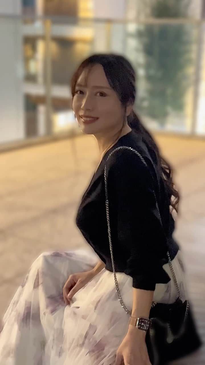Minoriのインスタグラム：「今日もお疲れ様です^ ^  #アラフォーコーデ #アラフォーママ  #アラフォーファッション #シングルマザー  #美容 #ダイエット #ボディメイク #アラフォー美容 #メイクブルベ #超大型犬ママ #グレートピレニーズ好きと繋がりたい」