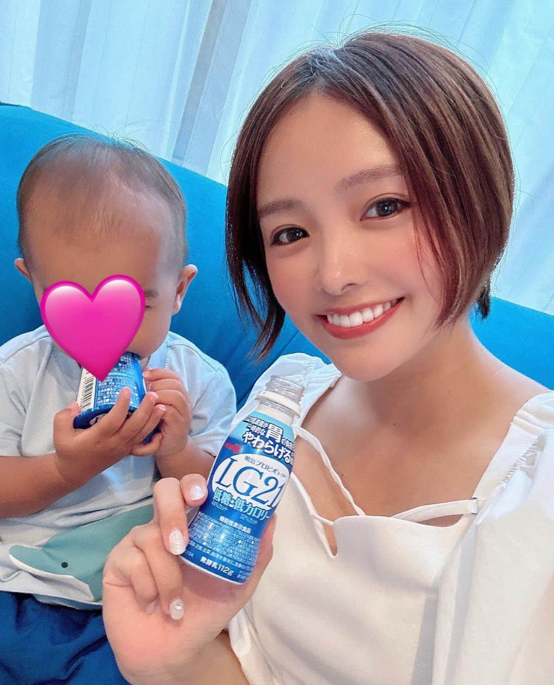 ゆうかさんのインスタグラム写真 - (ゆうかInstagram)「#3児ママの日常 休日☺️🩵🩷 . 朝はベビちゃんとまったりTime🕊️ . 実はプレッシャーや子育てと社長業が忙しすぎて3ヶ月前くらいにキャパオーバーでよく体調崩してて、 それから食生活をちゃんとして、 休息も取るようにしました。 . 食べ物って大事☺️(抜きまくってたのでw) . 最近はLG21のドリンクやヨーグルトを朝食とかに取り入れてるよ✨ . 胃の負担をやわらげると書いてあるだけあって、ストレスで胃が痛くなることも滅多になくなったから よかった😊🌈 . . #PR #LG21  #3児ママ #社長 #ワーママの日常  #ワーママごはん  #ワーママライフ  #ワーママ #アラサーママ #女の子ママ  #男の子ママ  #赤ちゃんがいる暮らし  #3児のママ  #ヨーグルト  #ストレスケア  #健康第一」9月26日 18時34分 - yuuka_japan