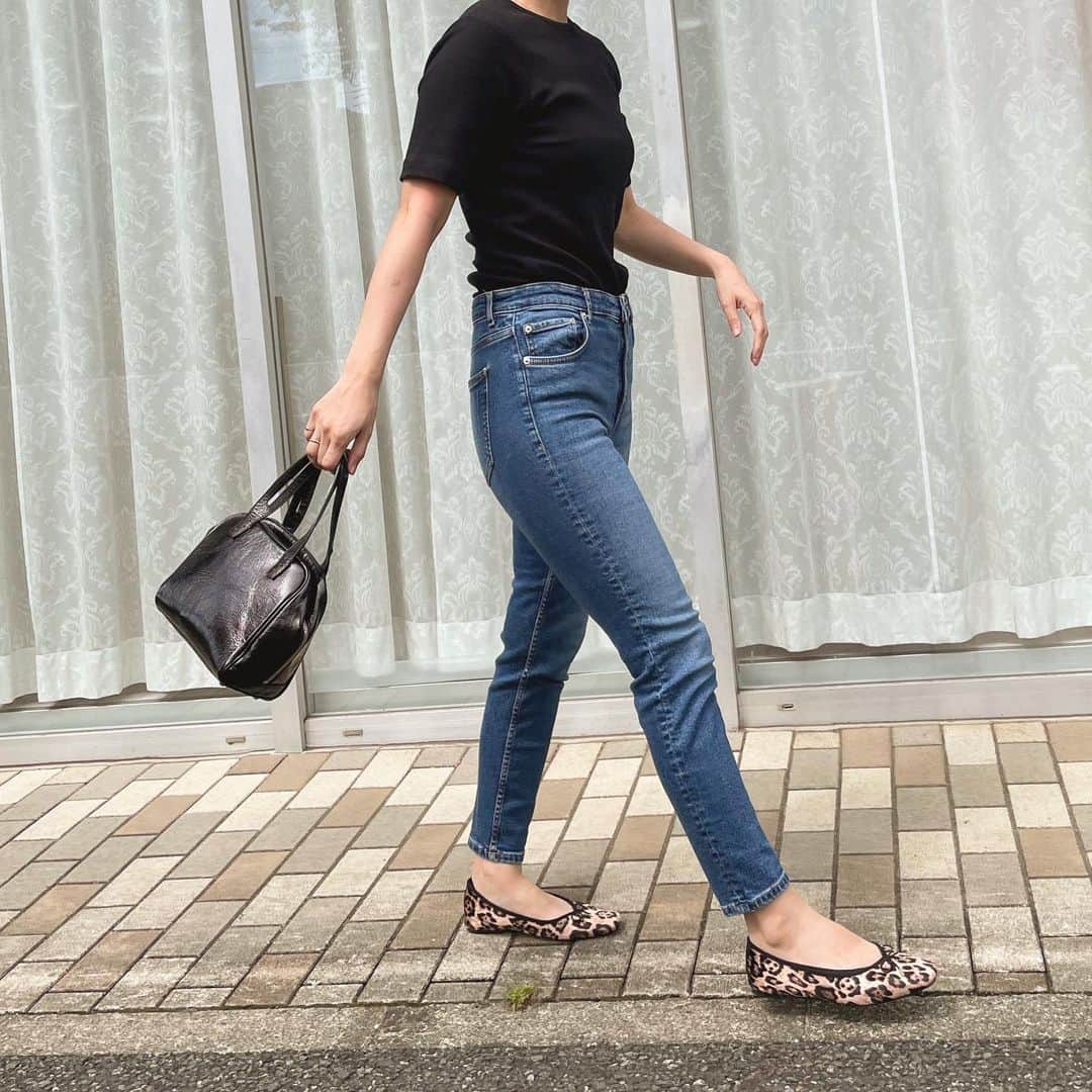 佐々木かいさんのインスタグラム写真 - (佐々木かいInstagram)「待ちに待ったしんちゃん 観てきました🥹🍿♡ もうしんちゃんかわいすぎましたし、 やはり大人が観てもちゃんと面白くて、 くじくじは声出して笑ってましたし、 最後うるっとしてました🐳🥲（私は泣きました笑） 映画の中に手巻き寿司が沢山出てきて お寿司食べたくなったので、 帰りは魚べいしました〜🍣笑 しんちゃん熱がまた上がりそうであります😂🫶  新しいパンプスも履きやすくて かわいくて最高です🥺🥿🤎 （ビーサン焼けがすごい🩴笑） ・ ・ #クレヨンしんちゃん #映画」9月26日 18時49分 - kai_s_1213