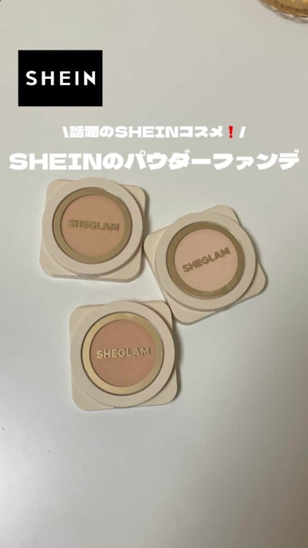 Rinaのインスタグラム：「@shein_japan の話題の水を弾くパウダーファンデ🤍  総合的にカバー力も良し、めっちゃ急いでる時は下地なしでもサッと使えるし良かった✨あとカラー展開がいっぱいあるから自分の肌の色に合うものが見つかると思う！！顔では水は弾かなかったけど😂（笑）」