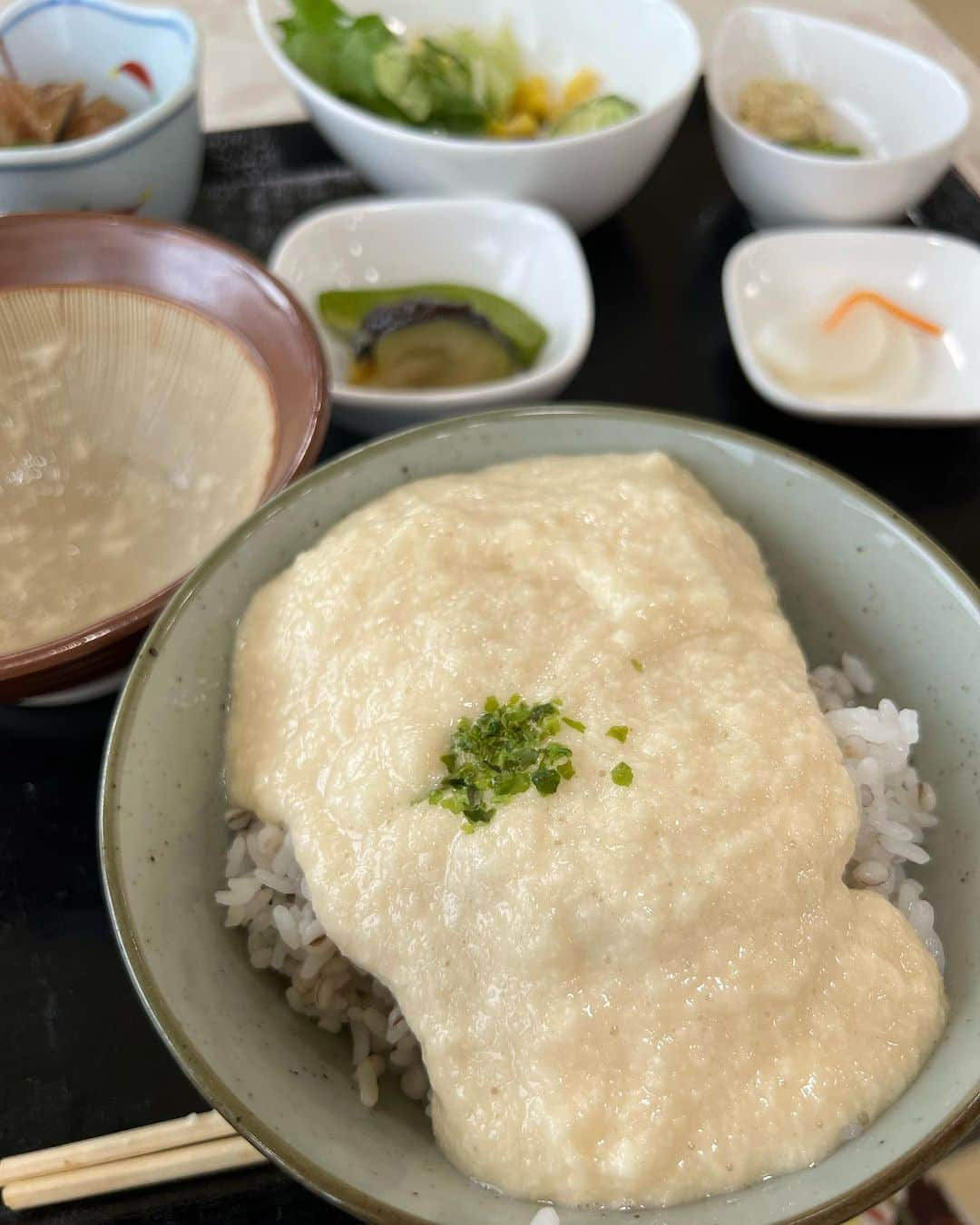 川田御早希さんのインスタグラム写真 - (川田御早希Instagram)「お彼岸の最終日☆熊谷にある祖父母のお墓参りへ☆地元の名物麦とろ、国宝になった歓喜院聖天堂など祖父母との思い出の地をめぐりました☆  #お彼岸  #お彼岸のお墓参り  #熊谷  #歓喜院聖天堂」9月26日 18時53分 - misaki_kawada